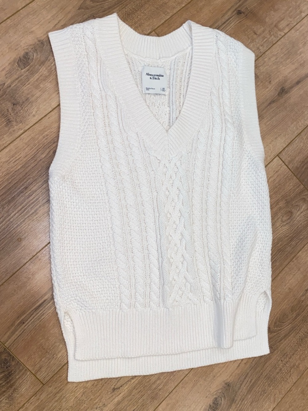 Abercrombie & Fitch Cable Knit Sweater Vest